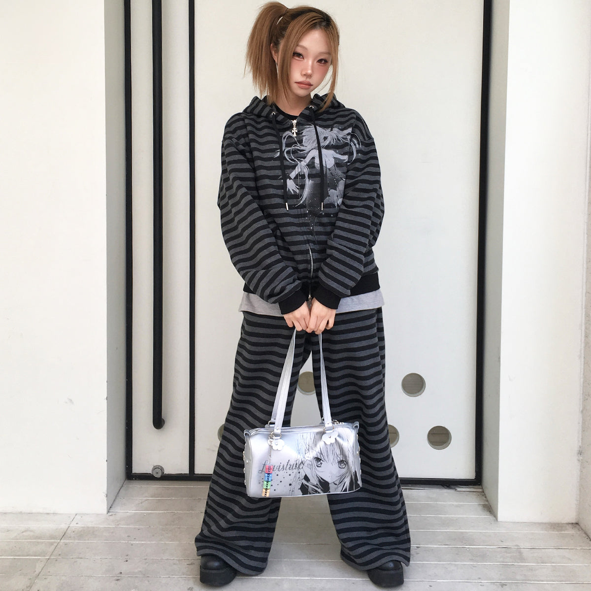 (韓国発送)SHUGO CHARA! STRIPE SWEATPANTS (BLACK)