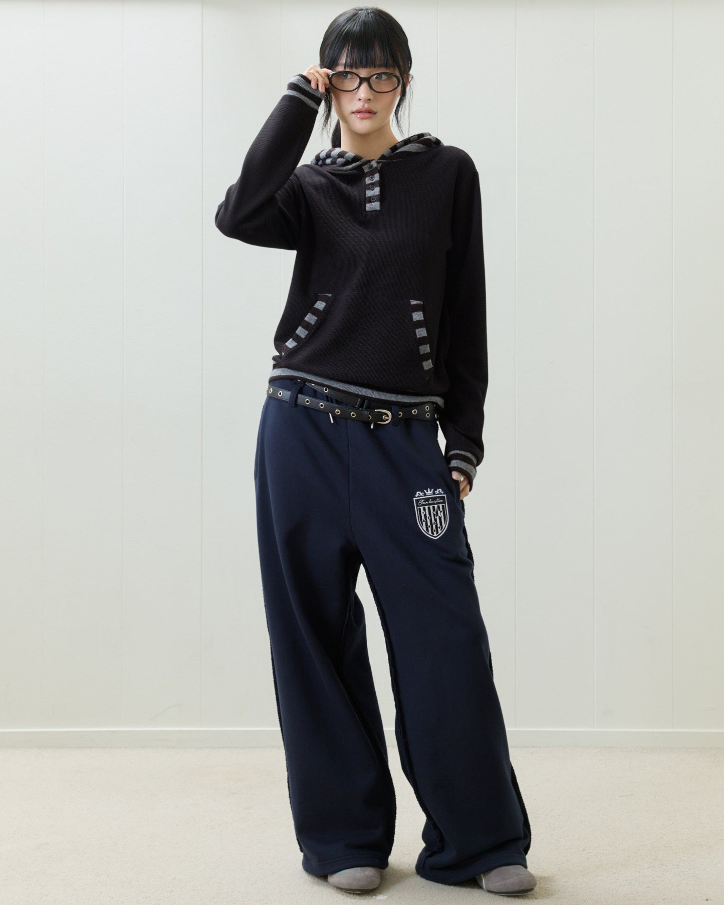（韓国発送）EL STAR EMBLEM TRAINING PANTS (NAVY)