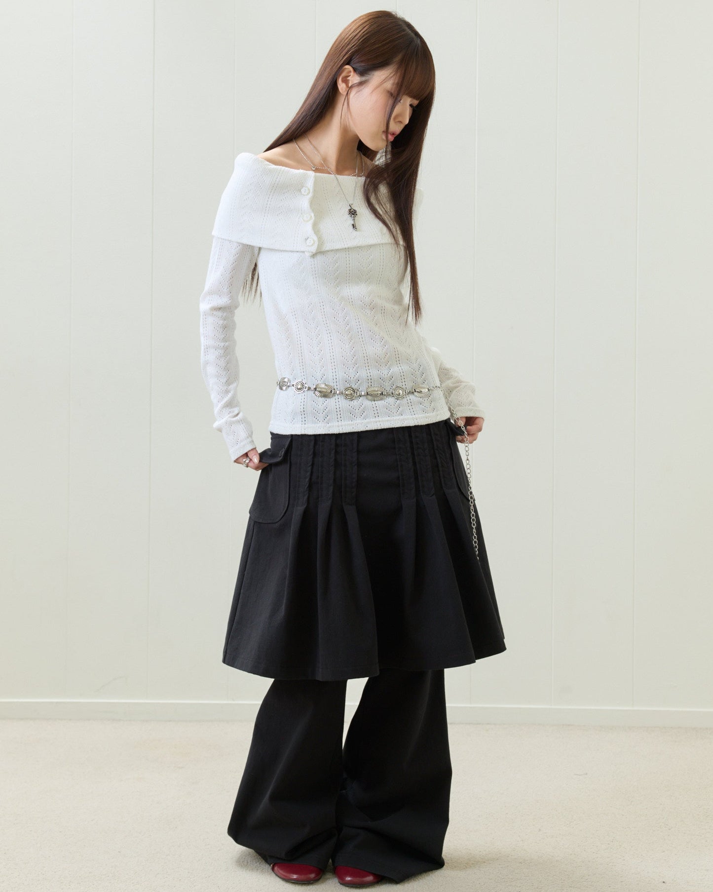 【aespa カリナ / KiiiKiii スイ着用】（韓国発送）EL OFF-SHOULDER KNIT (WHITE)