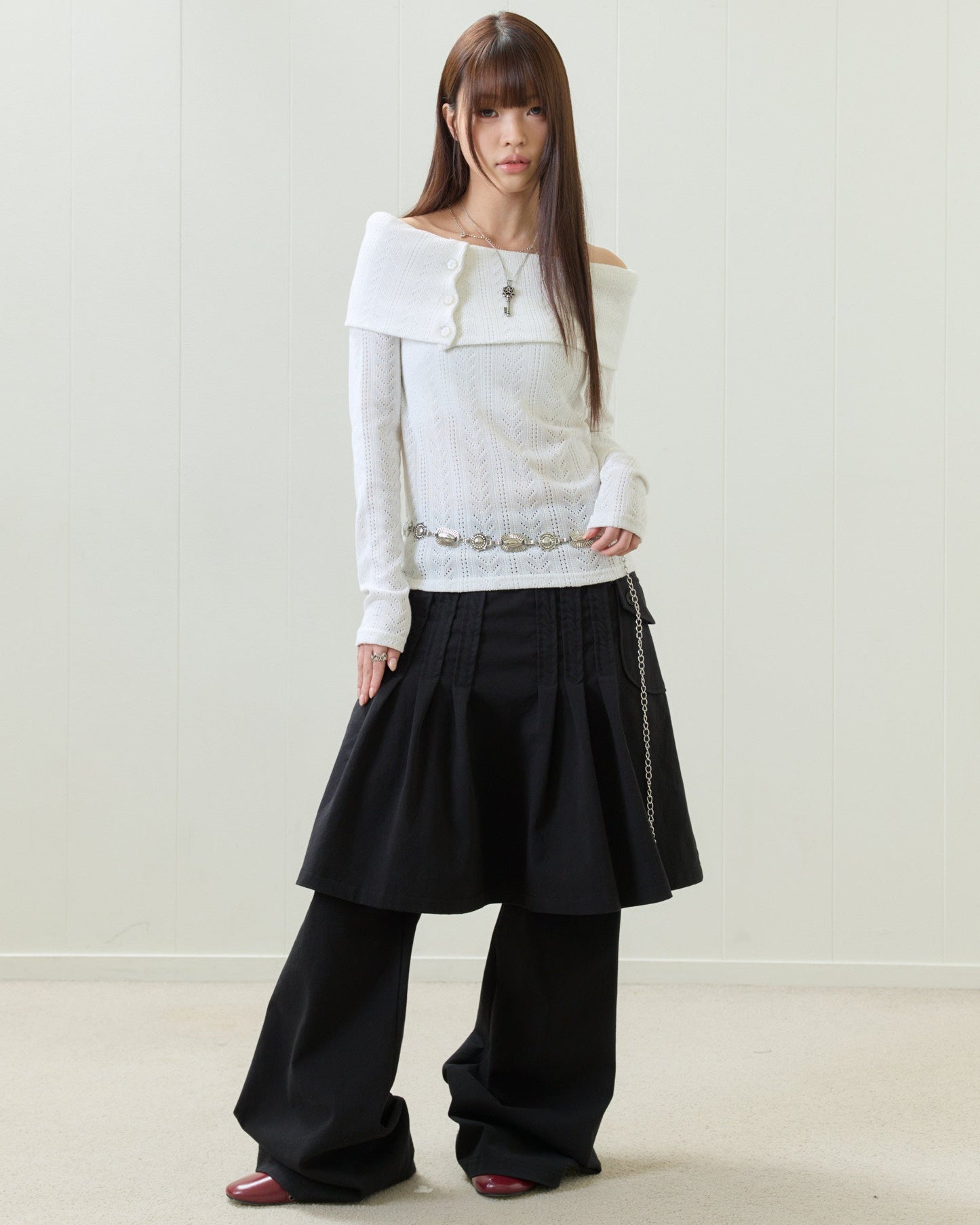 【aespa カリナ / KiiiKiii スイ着用】（韓国発送）EL OFF-SHOULDER KNIT (WHITE)