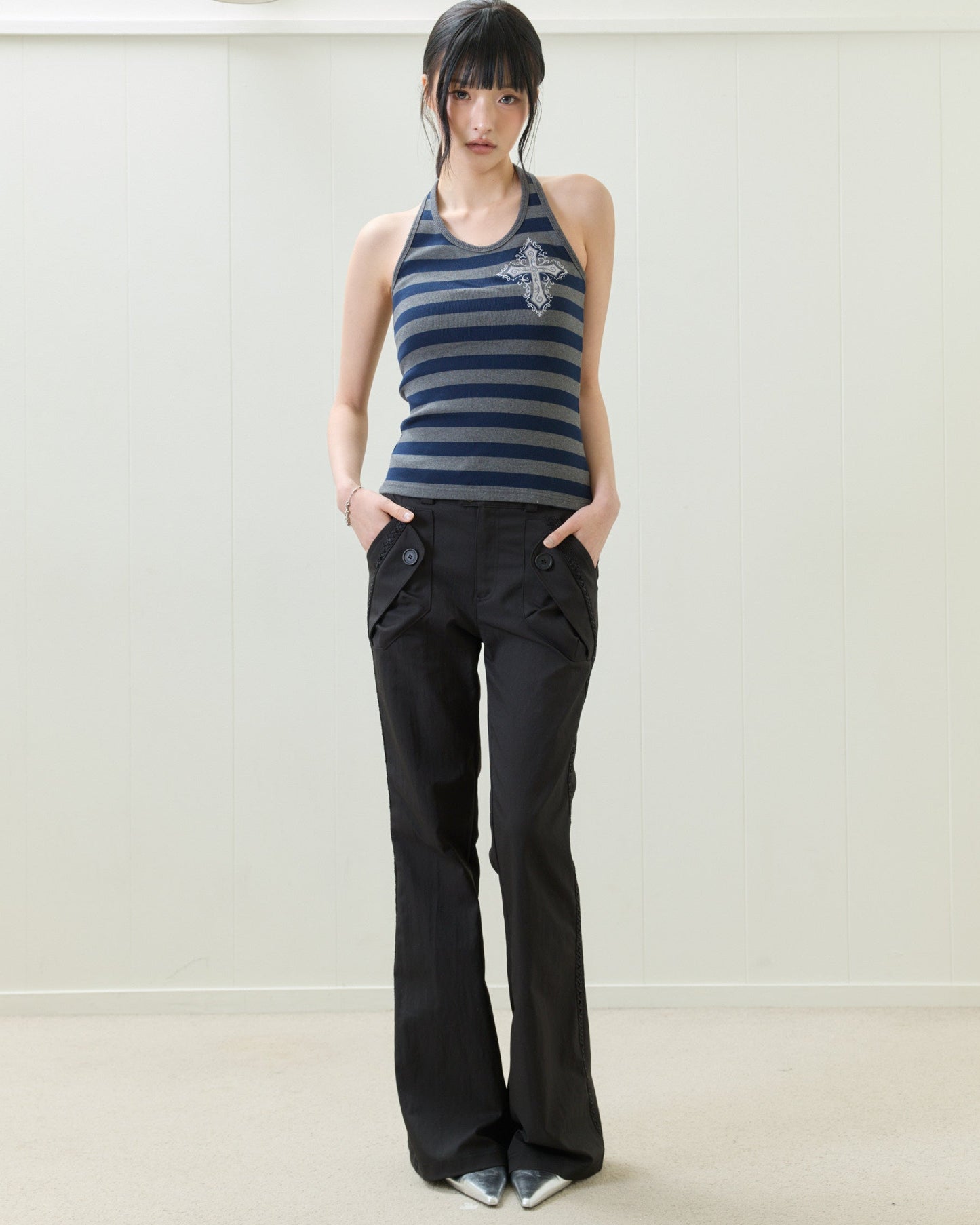 （韓国発送）EL CROSS HALTER NECK TOP (CHARCOAL)