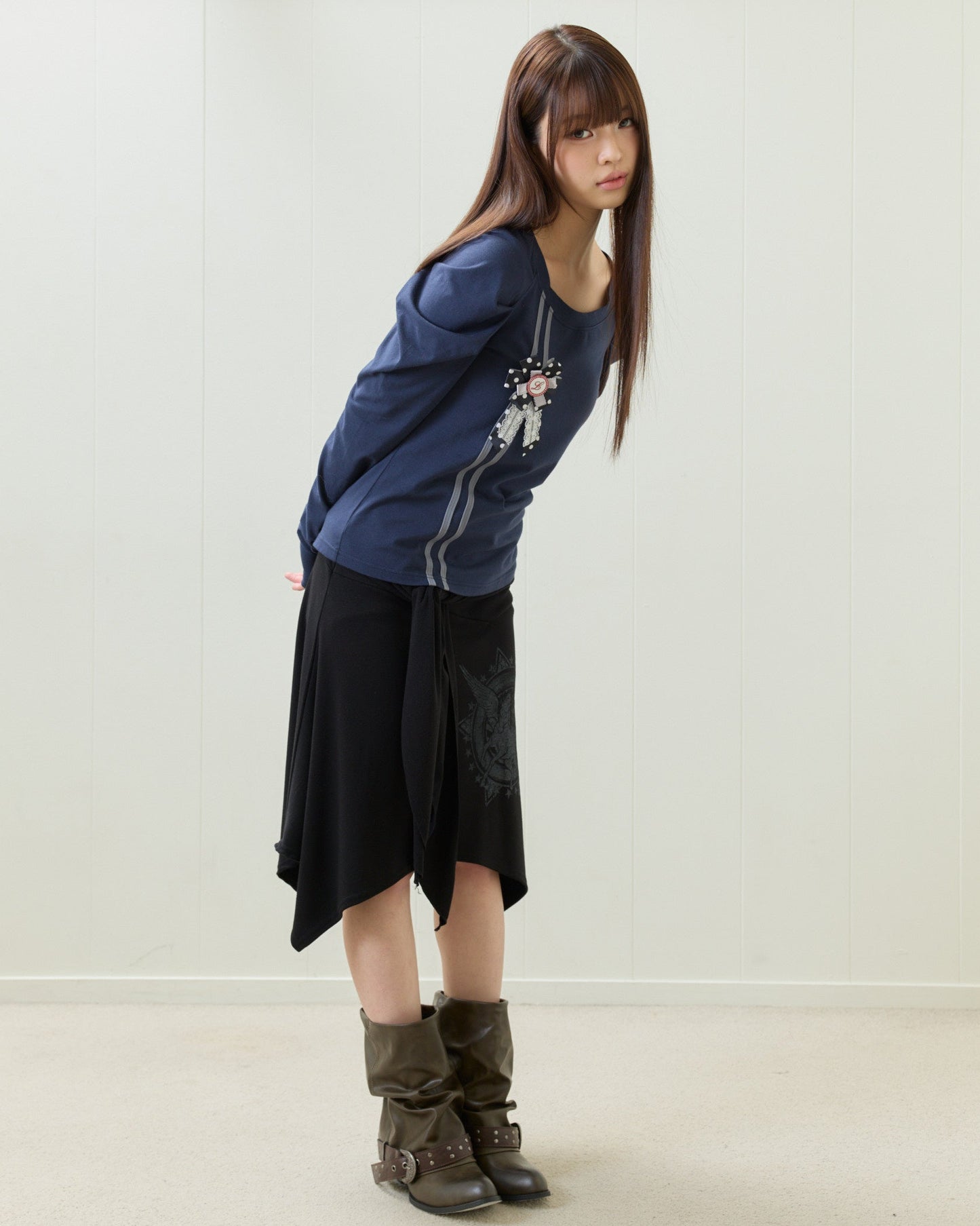 （韓国発送）EL ROSETTE SHIRRING TEE (NAVY)