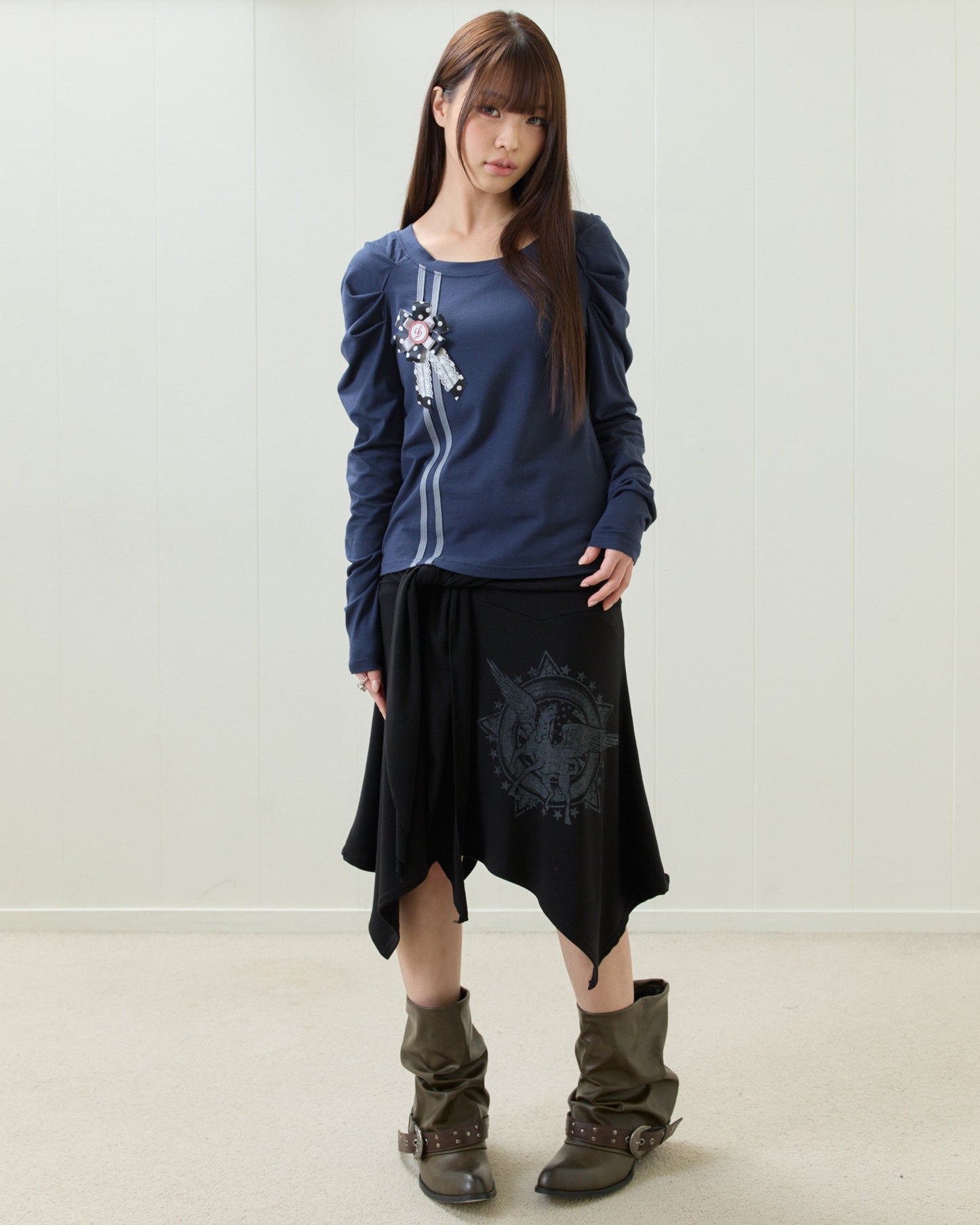 （韓国発送）EL ROSETTE SHIRRING TEE (NAVY)