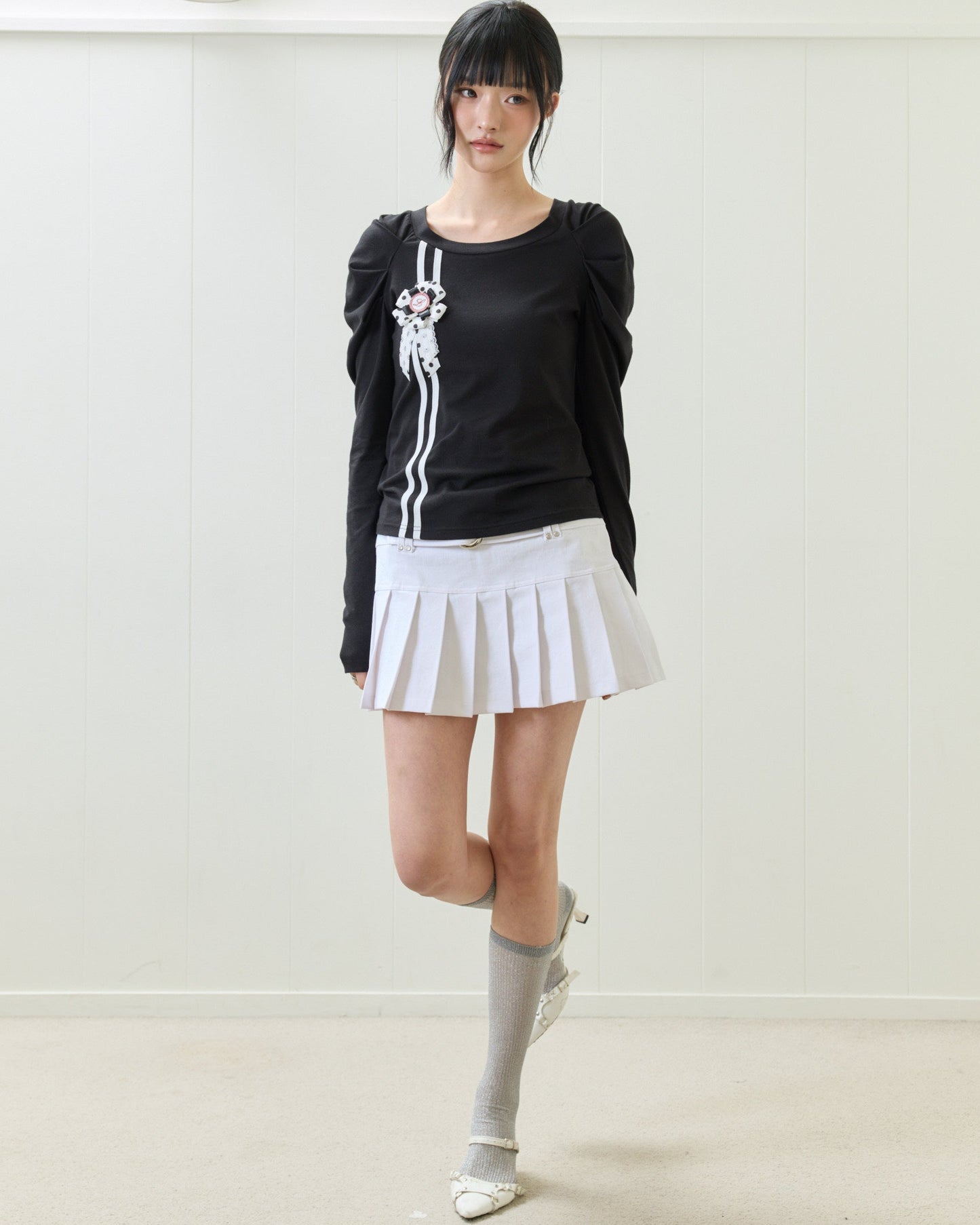 （韓国発送）EL ROSETTE SHIRRING TEE (BLACK)