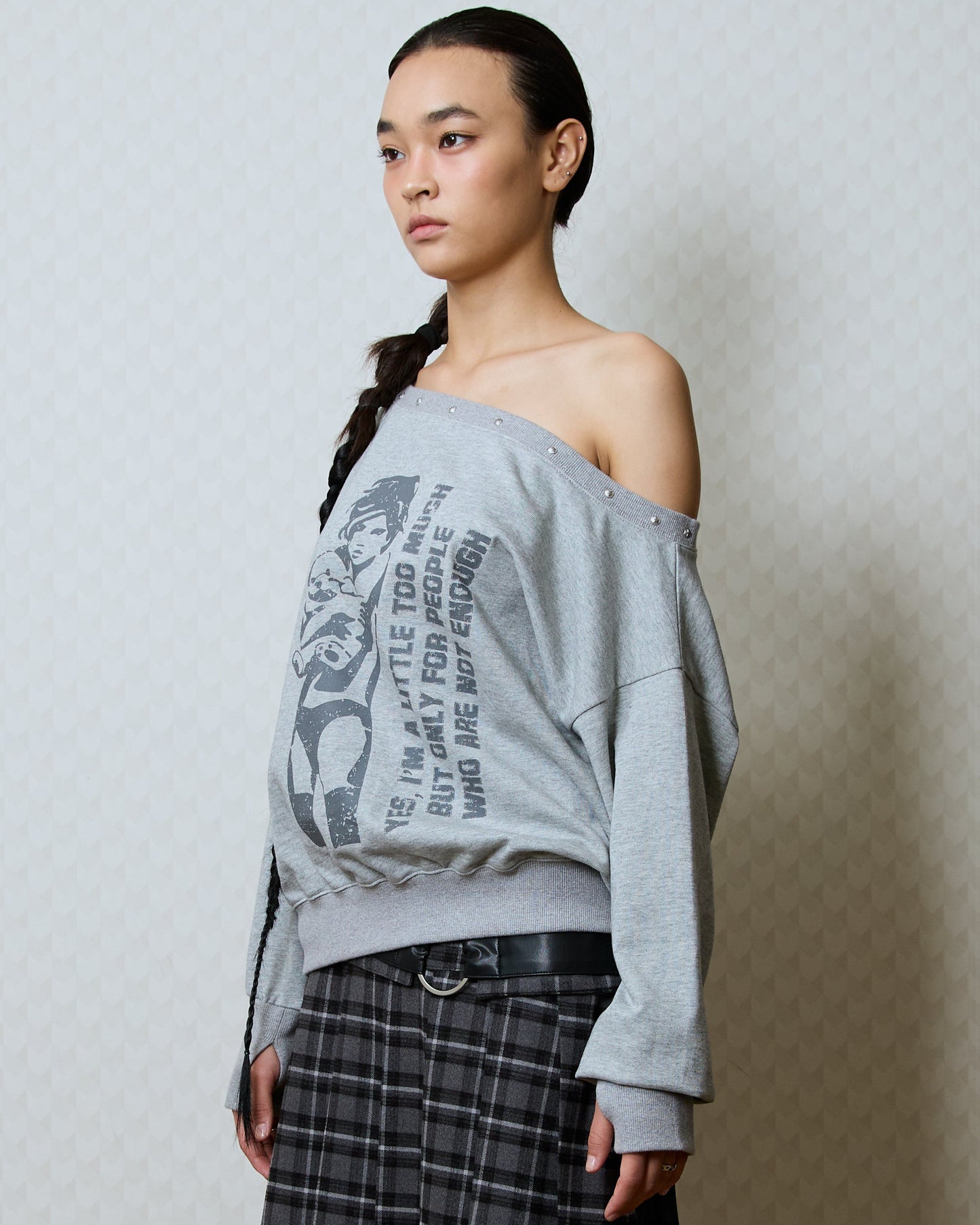 【MEOVV ナリン着用】（韓国発送）GT ONE SHOULDER SWEATSHIRT (GRAY)