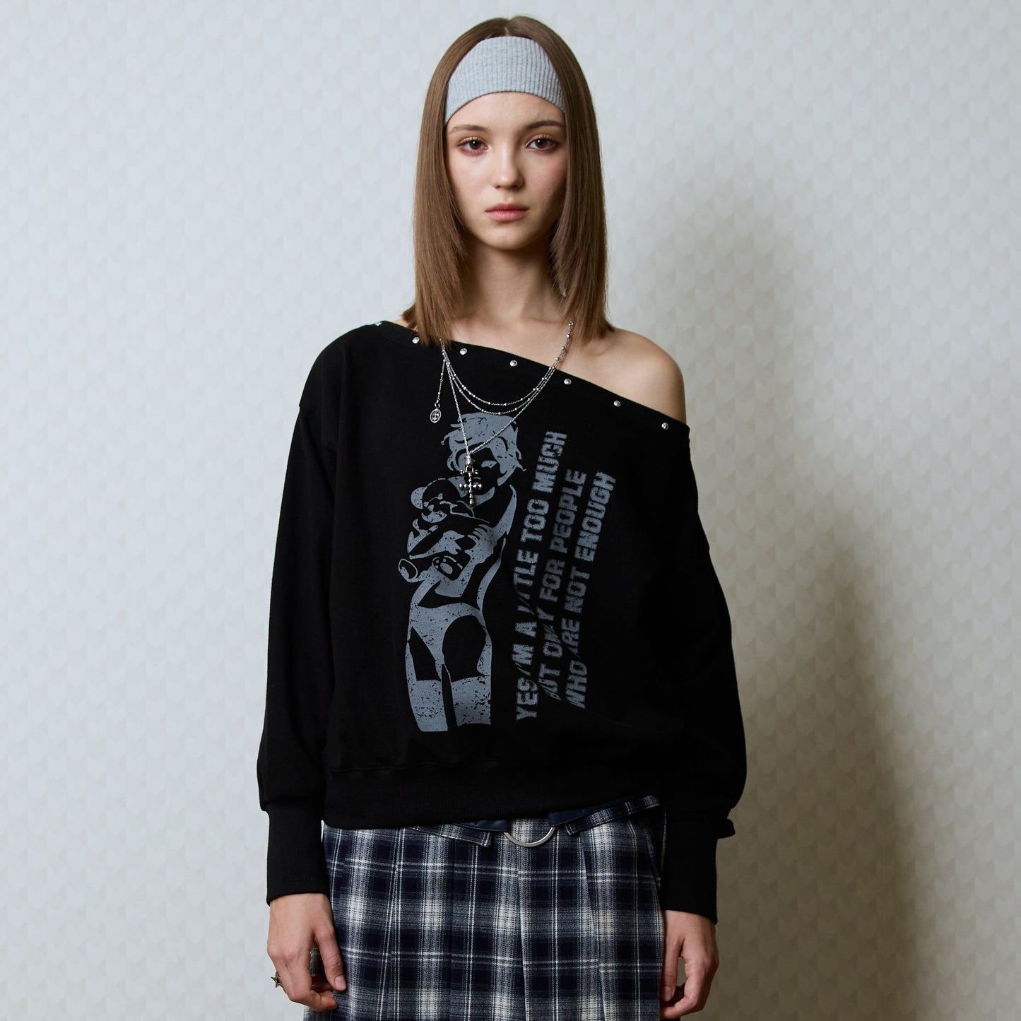 【Hearts2Hearts ジウ着用】（韓国発送）GT ONE SHOULDER SWEATSHIRT (BLACK)