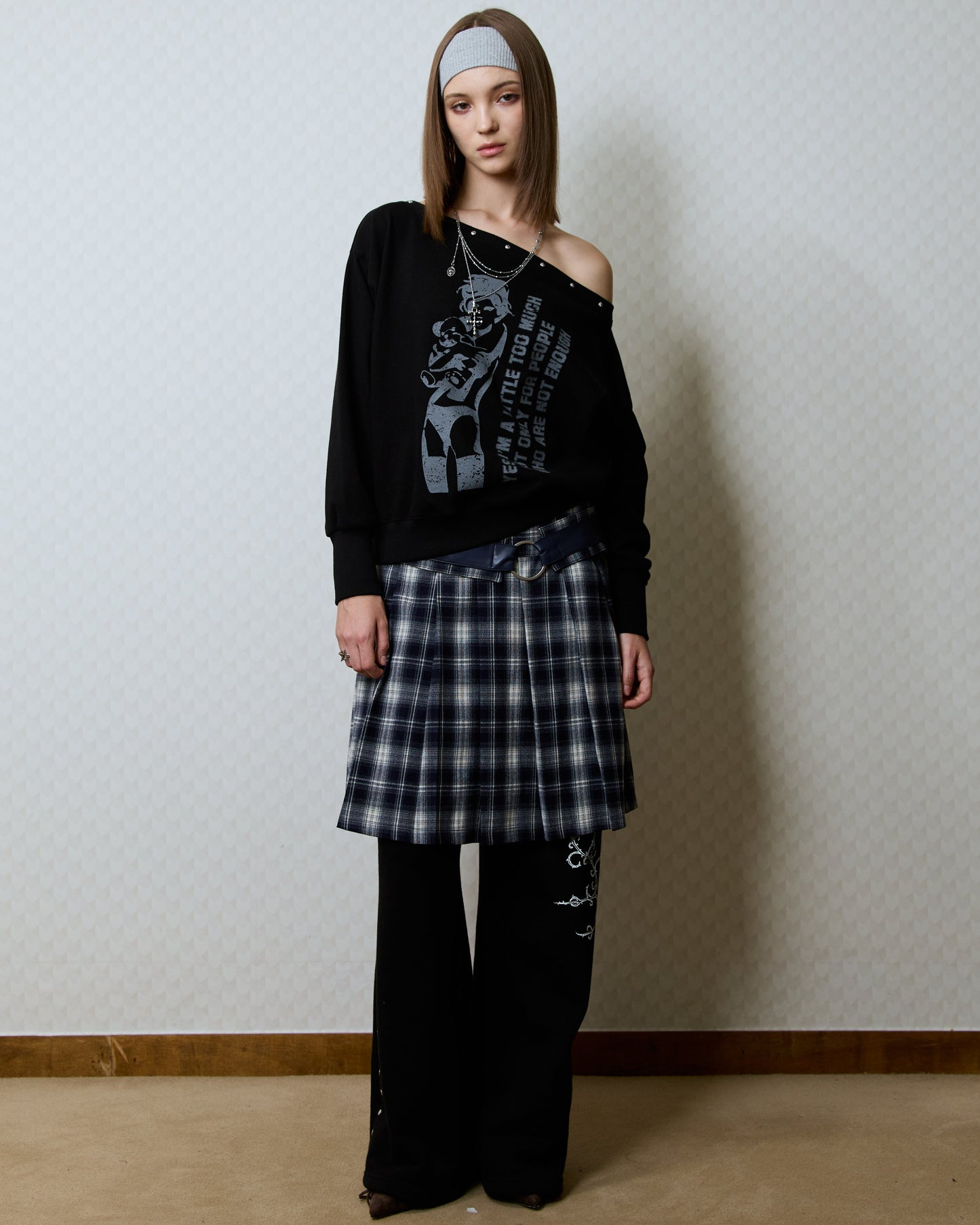 【Hearts2Hearts ジウ着用】（韓国発送）GT ONE SHOULDER SWEATSHIRT (BLACK)