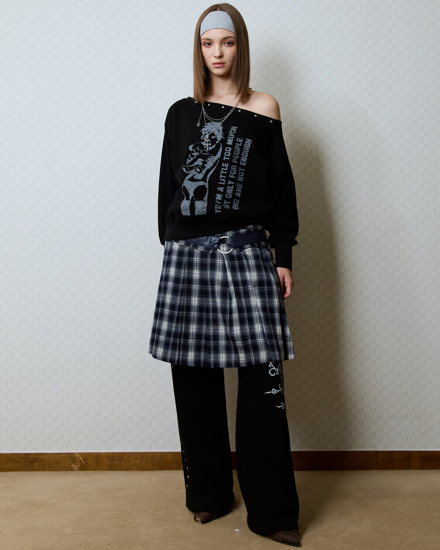 【Hearts2Hearts ジウ着用】（韓国発送）GT ONE SHOULDER SWEATSHIRT (BLACK)