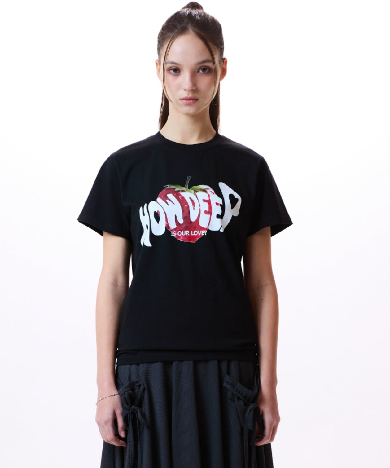 （韓国発送）IM HOW DEEP STRAWBERRY TEE (BLACK)