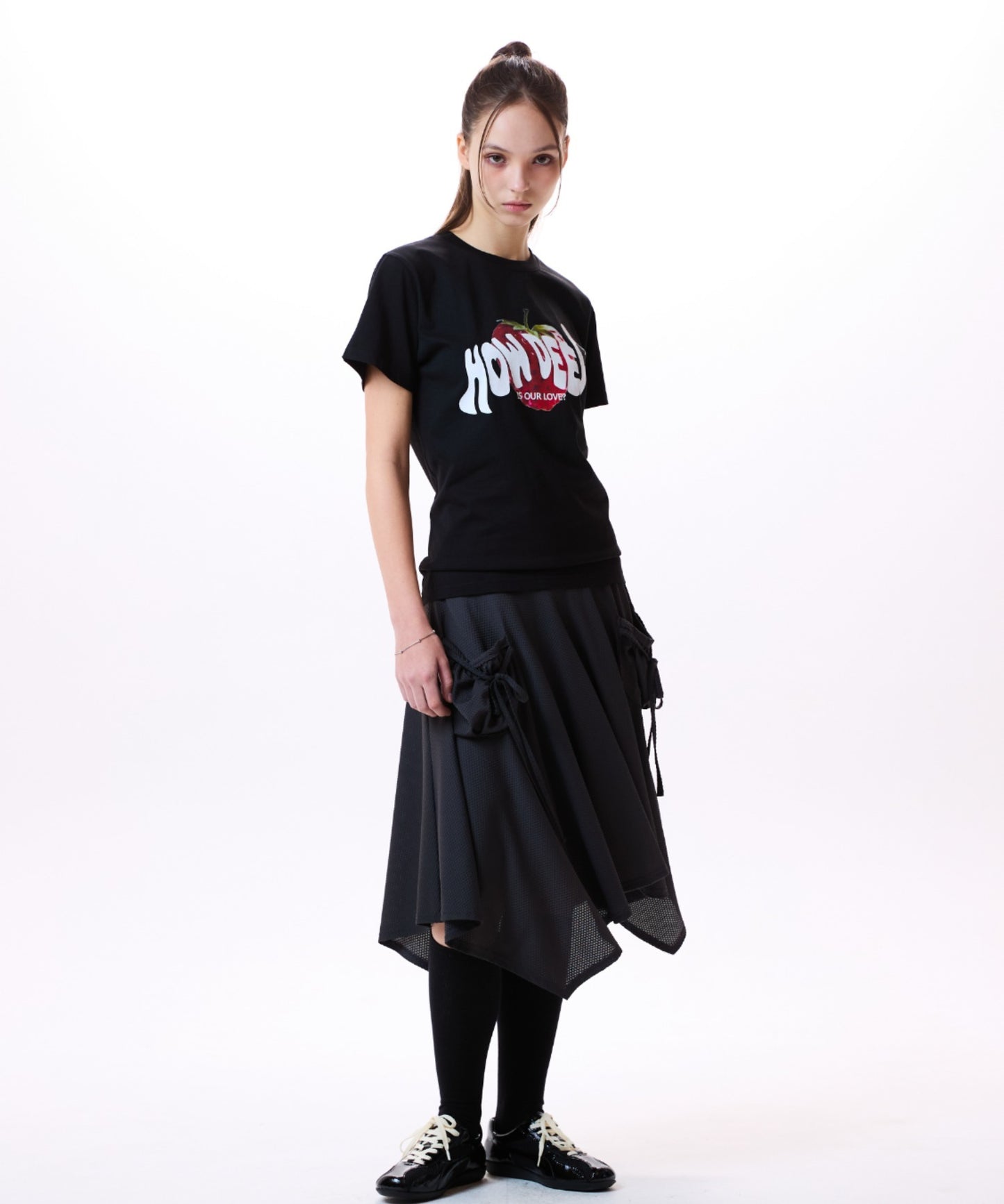 （韓国発送）IM HOW DEEP STRAWBERRY TEE (BLACK)