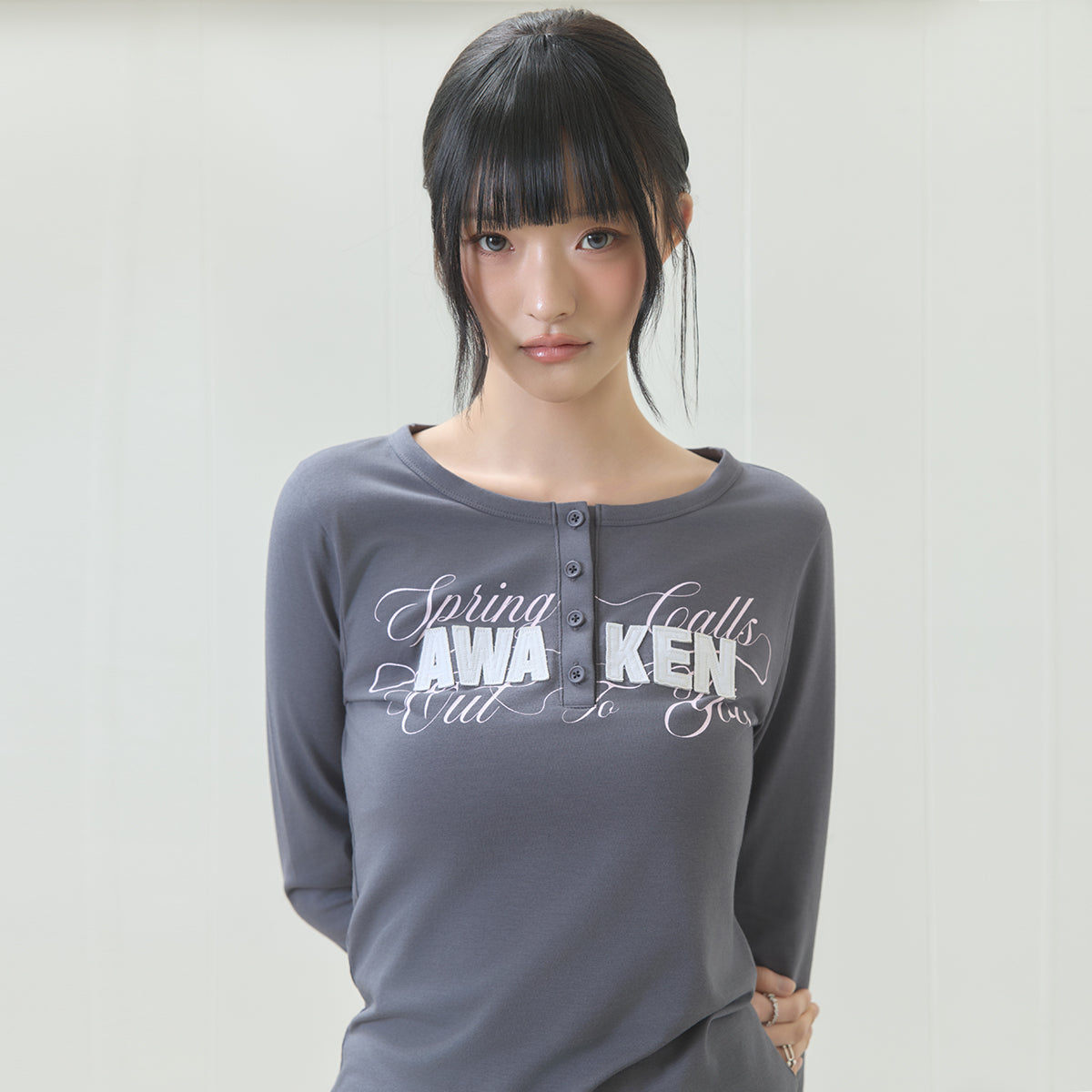 （韓国発送）EL HENLEY NECK SLEEVE TEE (CHARCOAL)