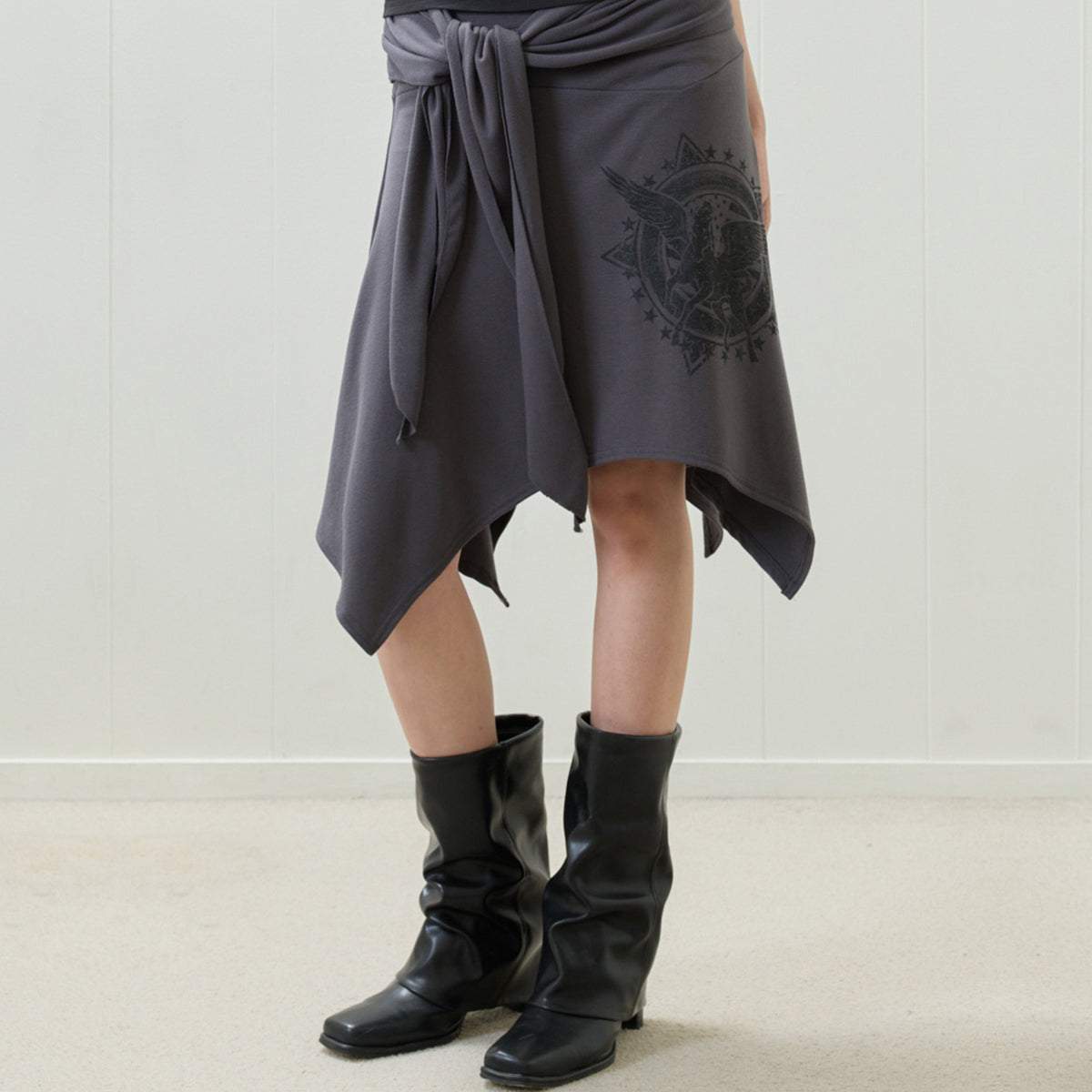 （韓国発送）EL HORSE WAISTBAND SKIRT (CHARCOAL)