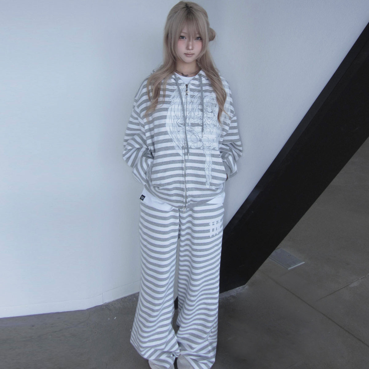 （韓国発送）SHUGO CHARA! STRIPE SWEATPANTS (GRAY)