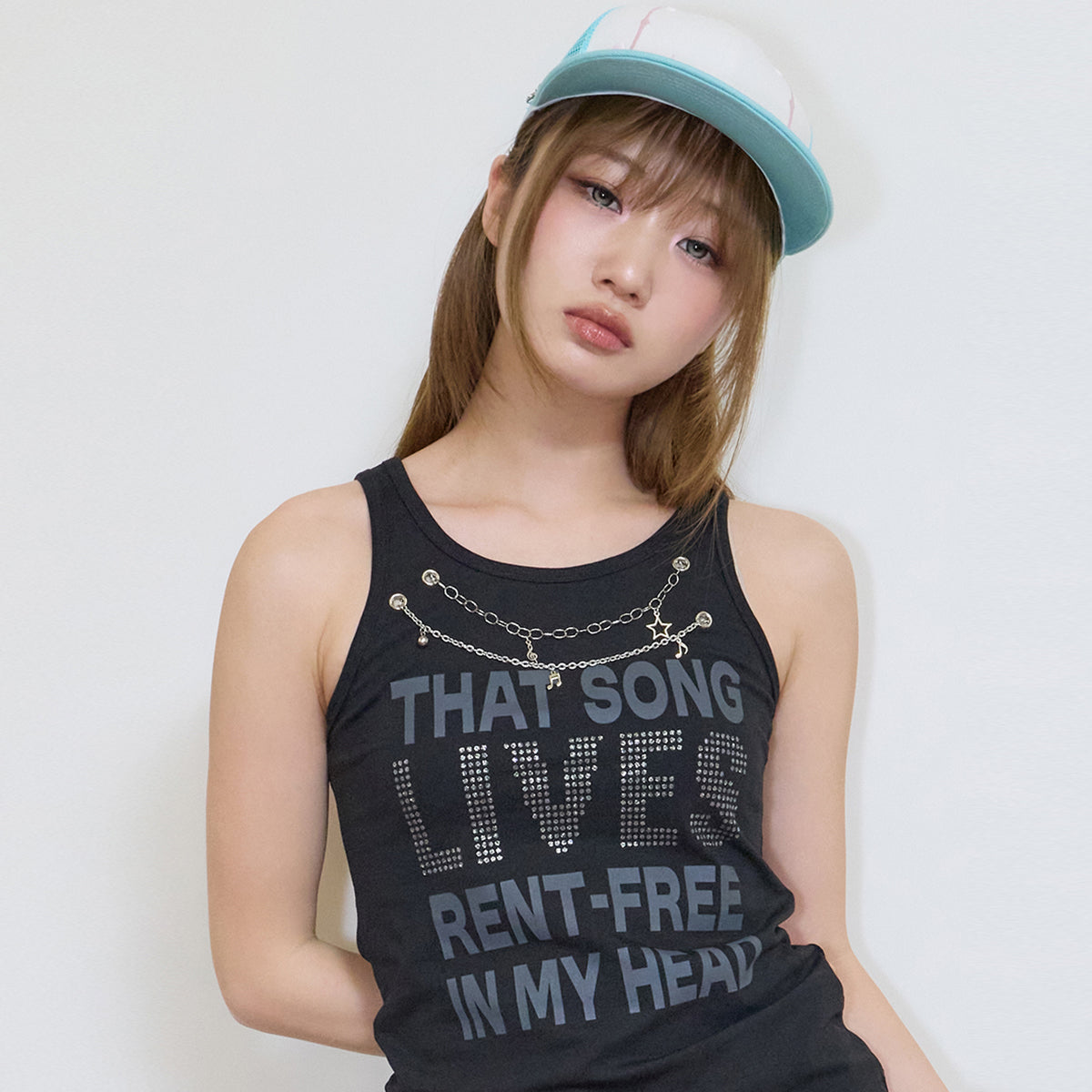 （韓国発送）SY NECKLACE SONG SLEEVELESS TEE (BLACK)